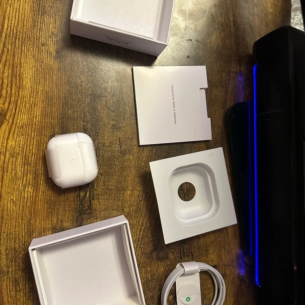 Apple AirPods Pro in Classic White